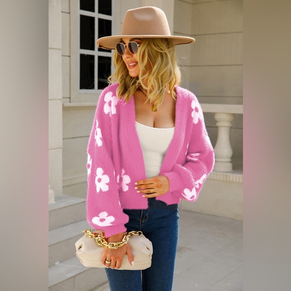 Sweaters - Pink Daisy Floral Pattern Print Fuzzy cropped open front cardigan